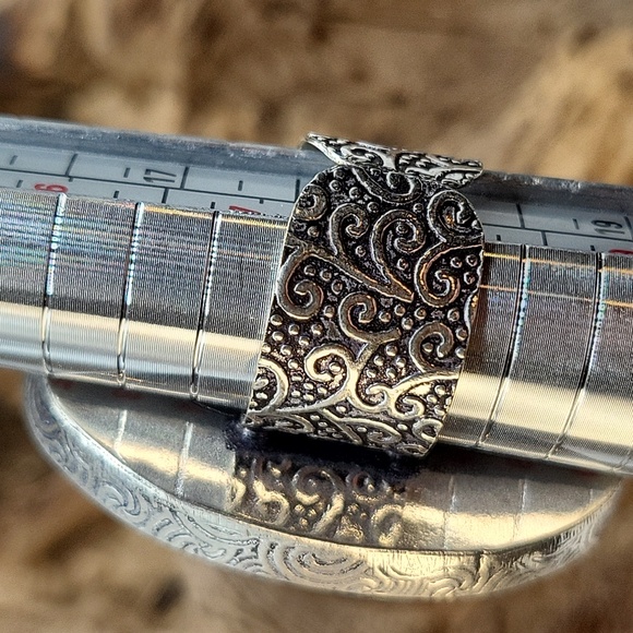 Color Enhanced Howlite Adjustable Ring - Picture 8 of 9